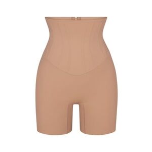 NWT SKIMS BONDED CORSET SHORTS IN SIENNA